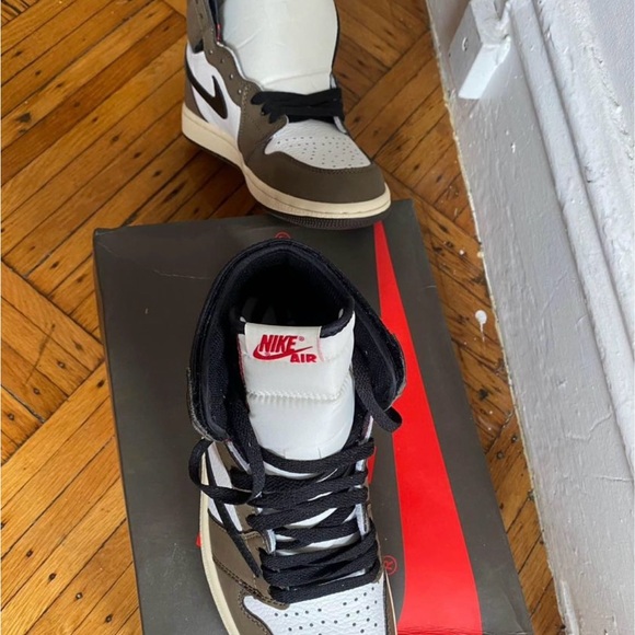 Nike sneakers Jordan 1 Retro High OG SP

Men’s 7

Women’s 8.5

Runs small - Picture 4 of 10